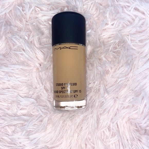 MAC studio fix fluid foundation - Picture 2 of 8